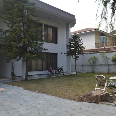 Royal Manor F-10 Bed & Breakfast Islamabad Exterior photo