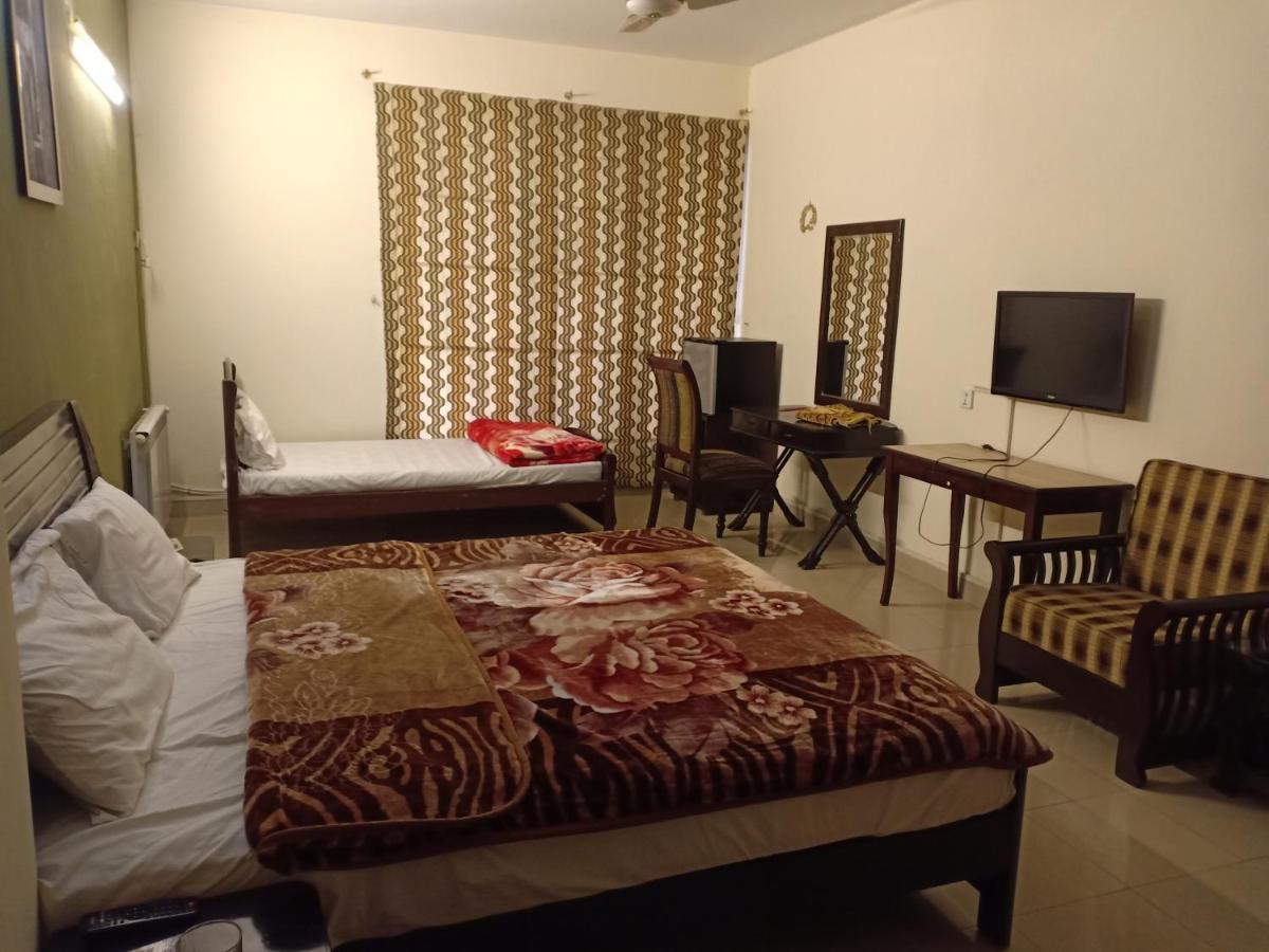 Royal Manor F-10 Bed & Breakfast Islamabad Exterior photo